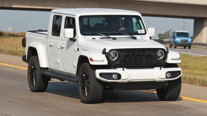 Jeep Gladiator, il nuovo facelift arriva nel 2024 [Foto Spia]