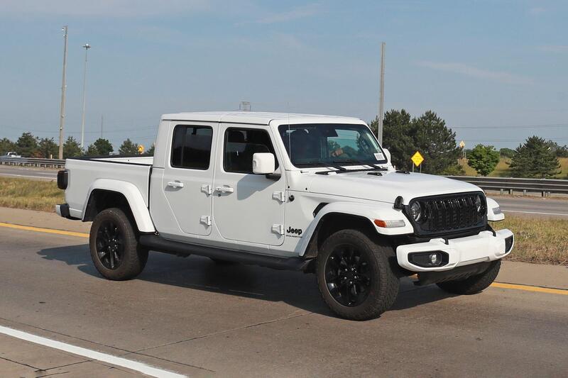 Jeep Gladiator, il nuovo facelift arriva nel 2024 [Foto Spia]