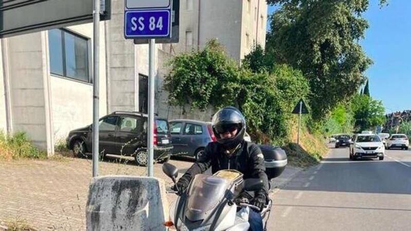 La moto non ha et&agrave;: giornalista giapponese 84enne sale in sella alla scoperta dell&#039;Abruzzo