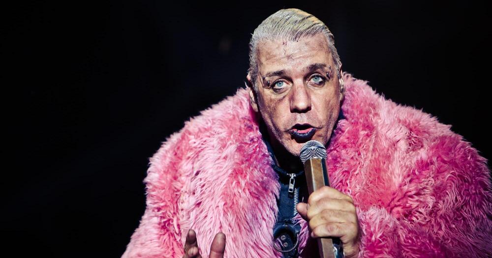 Lindemann (Rammstein) e le molestie? Ce le ha sempre &ldquo;confessate&rdquo; nelle sue canzoni: ecco quali