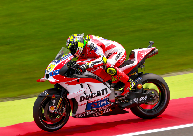 MotoGP, Assen 2016. Le Ducati in testa nel warm up