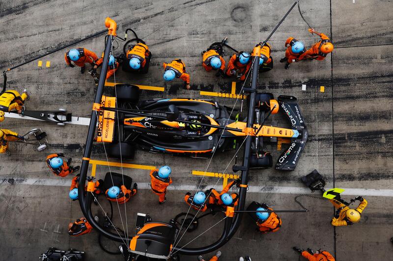 Lando Norris (McLaren) al pit stop