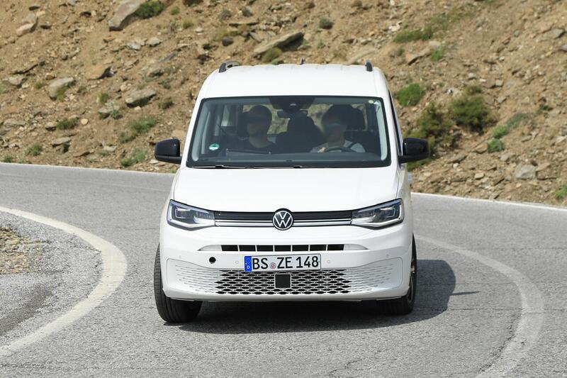 Volkswagen Caddy, in arrivo la versione ibrida Plug-In [Foto Spia]