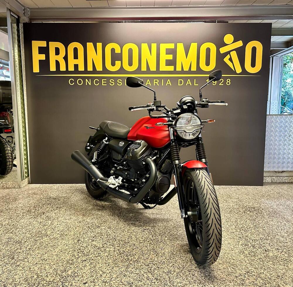 Moto Guzzi V7 Stone (2021 - 24)