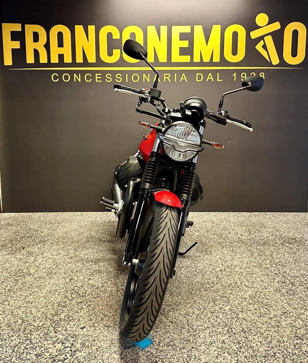 Moto Guzzi V7 Stone (2021 - 24) (5)