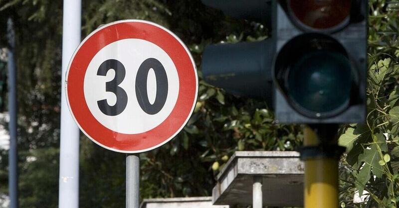 Bologna rallenta a 30 km/h. Che la transizione abbia inizio