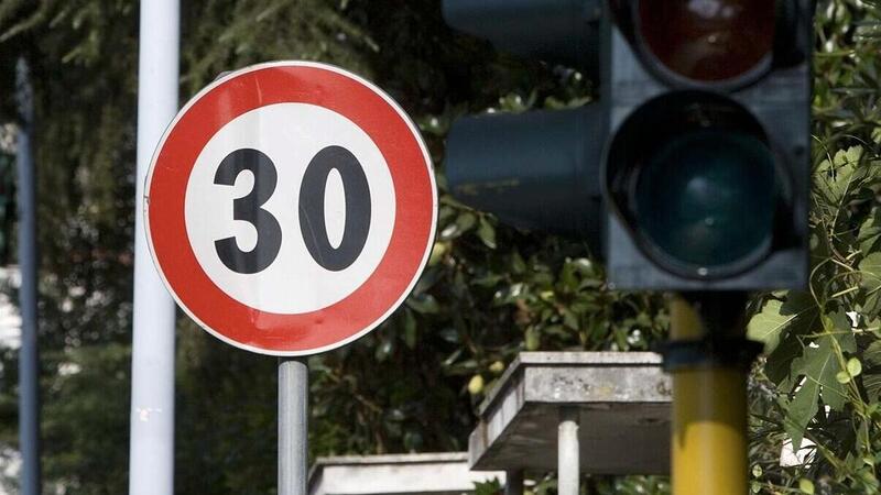 Bologna rallenta a 30 km/h. Che la transizione abbia inizio