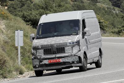 Renault Master: sar&agrave; 100% elettrico, ma anche diesel [Foto Spia]