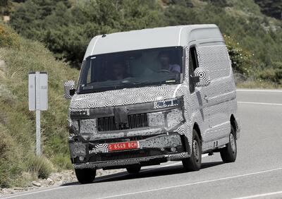 Renault Master: sarà 100% elettrico, ma anche diesel [Foto Spia]