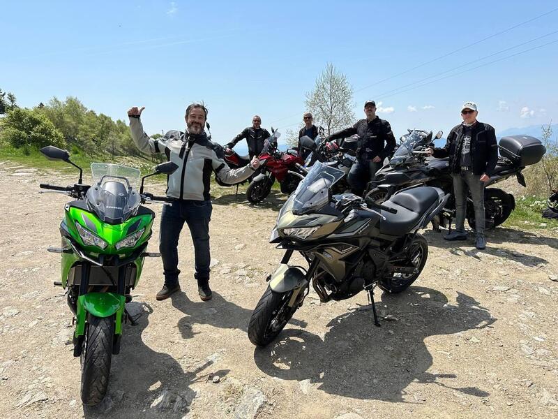 Kawasaki Versys 650 social test: l&#039;abbiamo fatta guidare a chi non l&#039;ha voluta! [VIDEO]