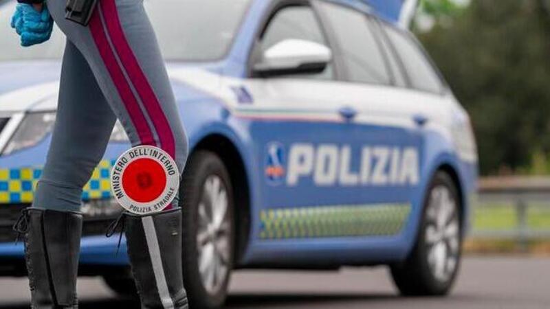 Salerno. Nudo e ubriaco in sella allo scooter: beccato dalla polizia