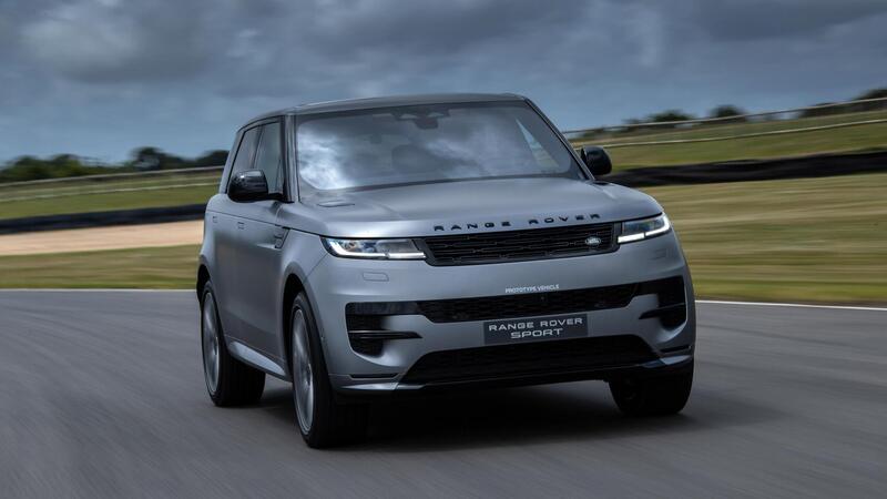 Scende in campo e le ha tutte contro: Nuova Land Rover Range Rover Sport Top e Flop