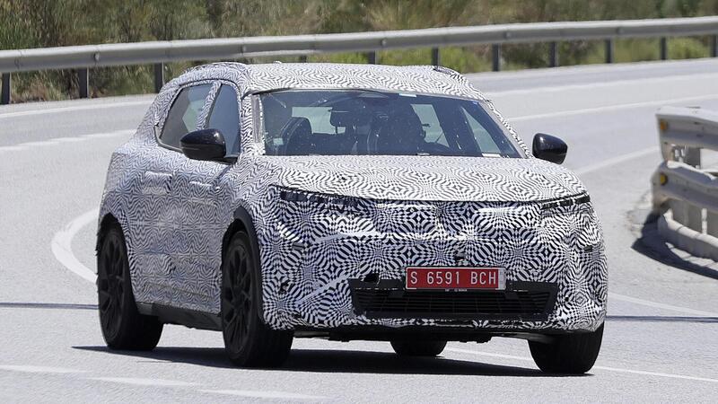 Renault Scenic: l&rsquo;elettrica arriver&agrave; nel 2024 [Foto Spia]