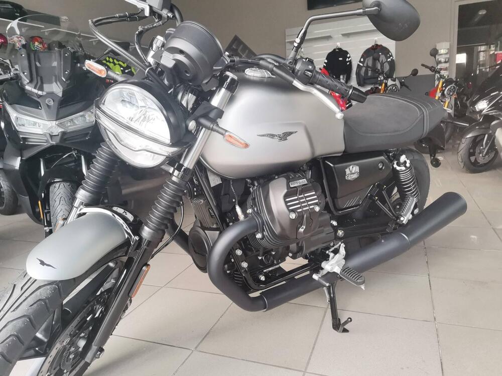 Moto Guzzi V7 Stone (2021 - 24)