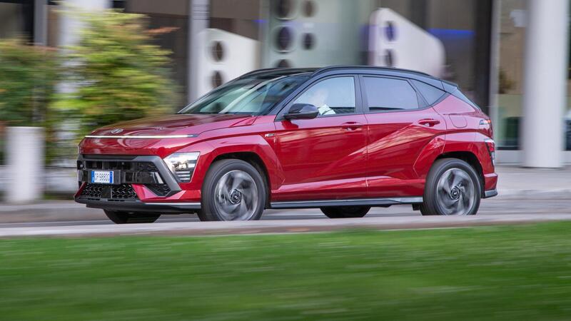 Hyundai Kona Hybrid: ricca, ibrida, e non passa inosservata [VIDEO]