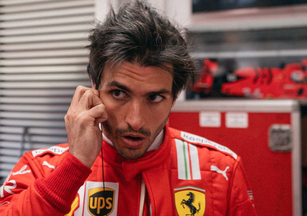 La stampa spagnola ancora contro la Ferrari in difesa di Sainz: &quot;Gli hanno fatto perdere quattro posizioni&quot;