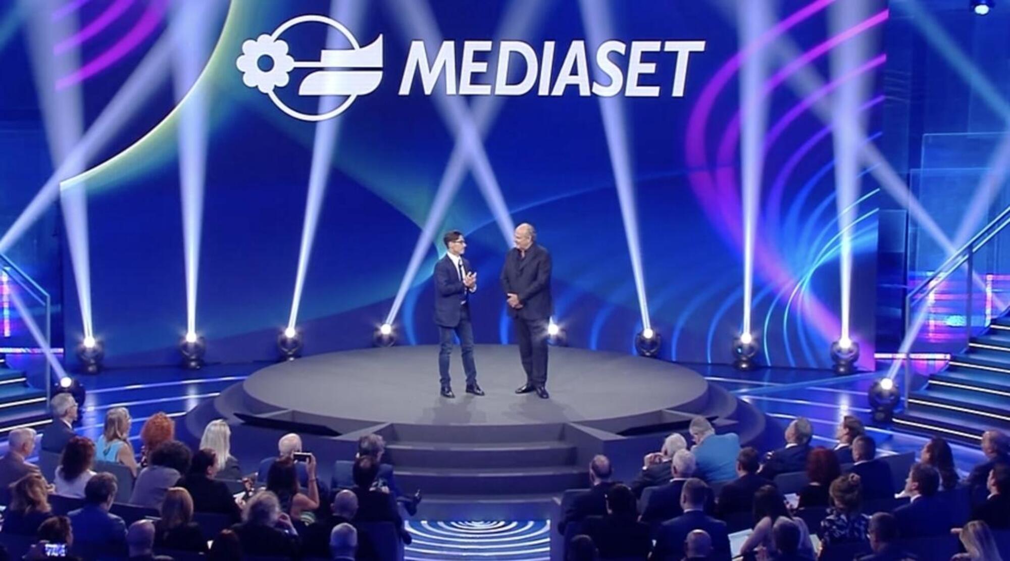 Pier Silvio Berlusconi con Gerry Scotti alla presentazione dei palinsesti Mediaset: un test per l&#039;ingresso in politica?