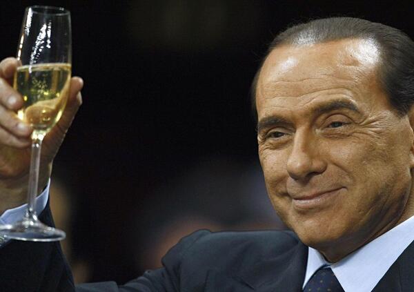 Champagne e biscottino: il racconto degli incontri surreali con Berlusconi del figlio del suo dentista, a un mese dalla morte di Silvio
