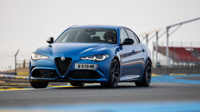 Alfa Romeo Giulia Quadrifoglio: motorizzazioni, allestimenti, optional e prezzi. Guida all&rsquo;acquisto