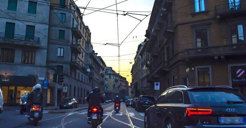 La rivoluzione della mobilit&agrave; di Milano: pi&ugrave; sicurezza per le due ruote con l&#039;obbligo del sensore per l&#039;angolo cieco