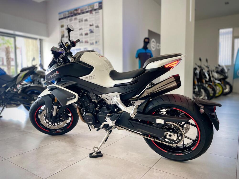 CFMOTO 800NK Advanced (2023 - 25) (6)