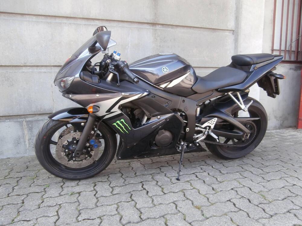 Yamaha YZF R6 (2005) (2)