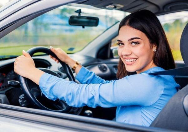 &ldquo;Donna al volante pericolo costante&rdquo;? Uno studio smentisce il famoso detto: ecco perch&eacute;