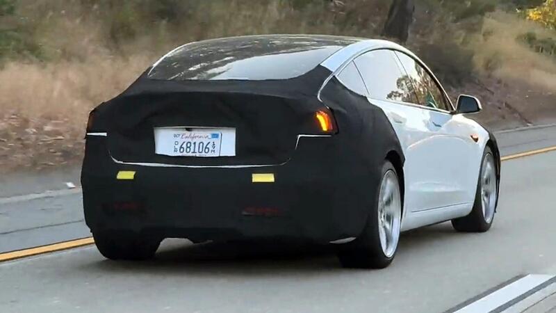 Tesla Model 3 Highland in vista: mistero muso e coda [VIDEO]