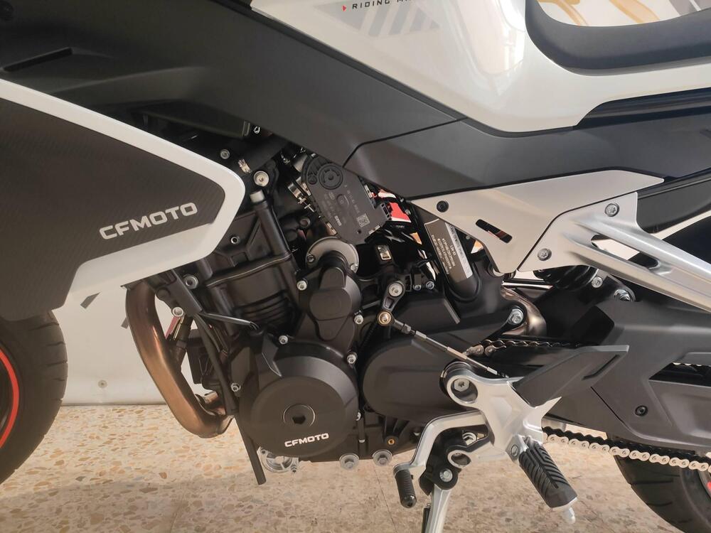 CFMOTO 800NK Advanced (2023 - 25) (7)
