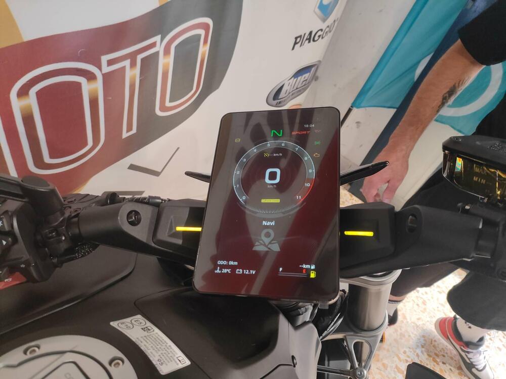 CFMOTO 800NK Advanced (2023 - 25) (9)