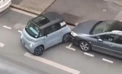 Citroen AMI: si parcheggia ovunque. Forse... [VIDEO] 