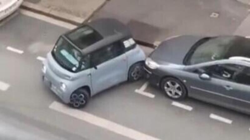 Citroen AMI: si parcheggia ovunque. Forse... [VIDEO] 