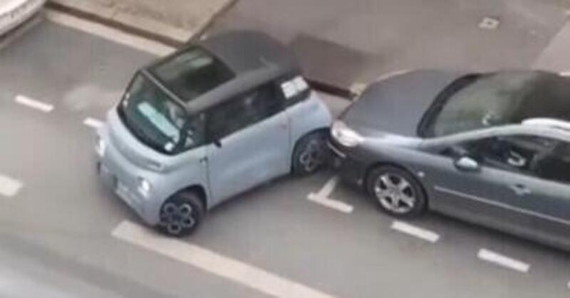 Citroen AMI: si parcheggia ovunque. Forse... [VIDEO] 