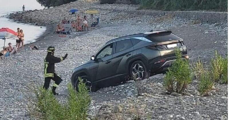 La Hyundai Tucson si muove da sola e arriva in spiaggia