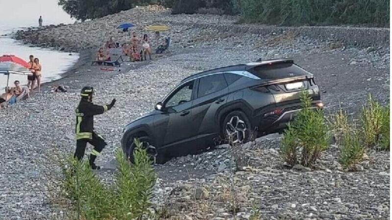 La Hyundai Tucson si muove da sola e arriva in spiaggia