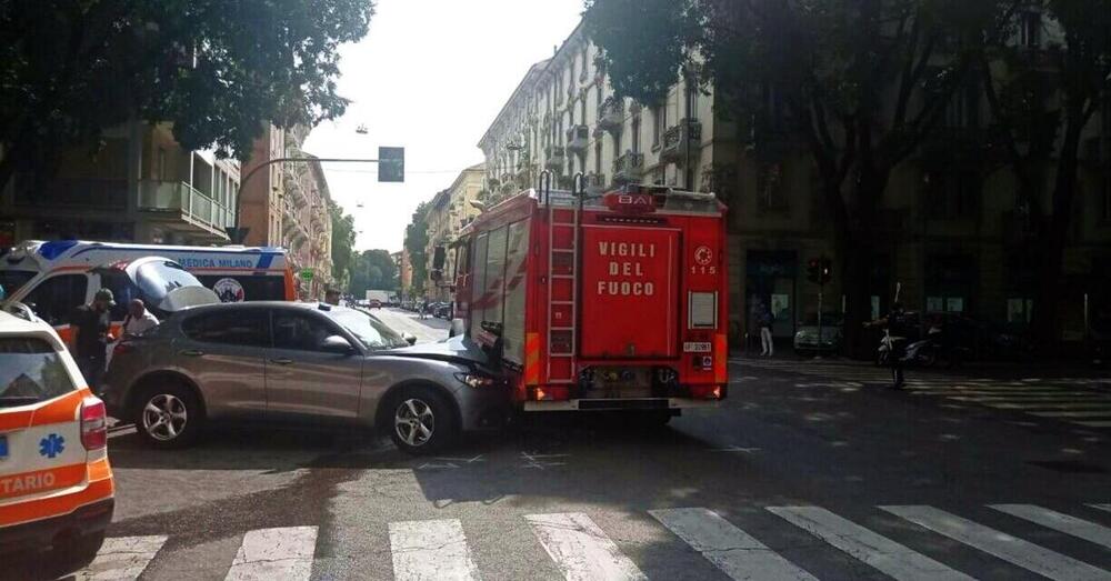 L&rsquo;Alfa Romeo della scorta di La Russa si schianta contro un camion dei pompieri: ecco cos&rsquo;&egrave; successo