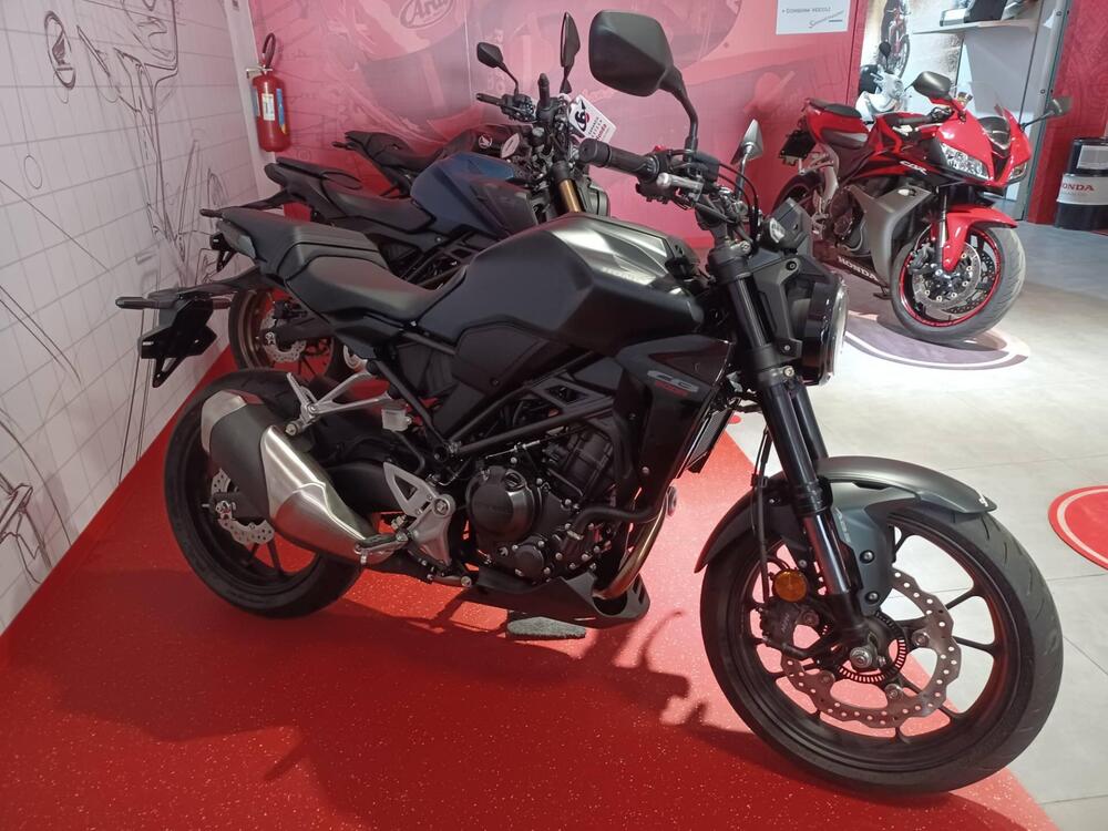 Honda CB 300 R (2022 - 25) (2)