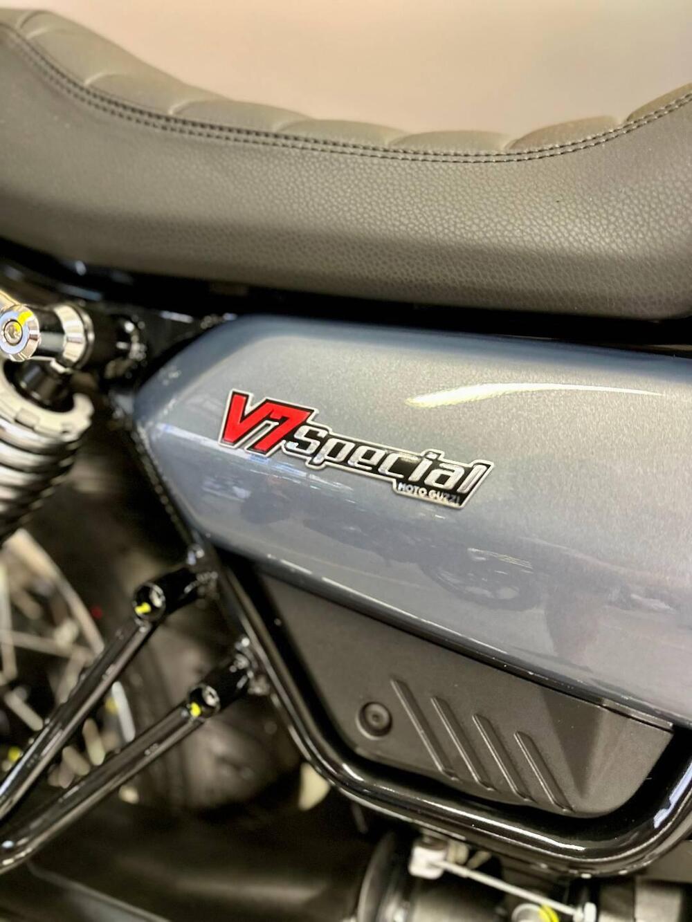 Moto Guzzi V7 Special (2025) (7)
