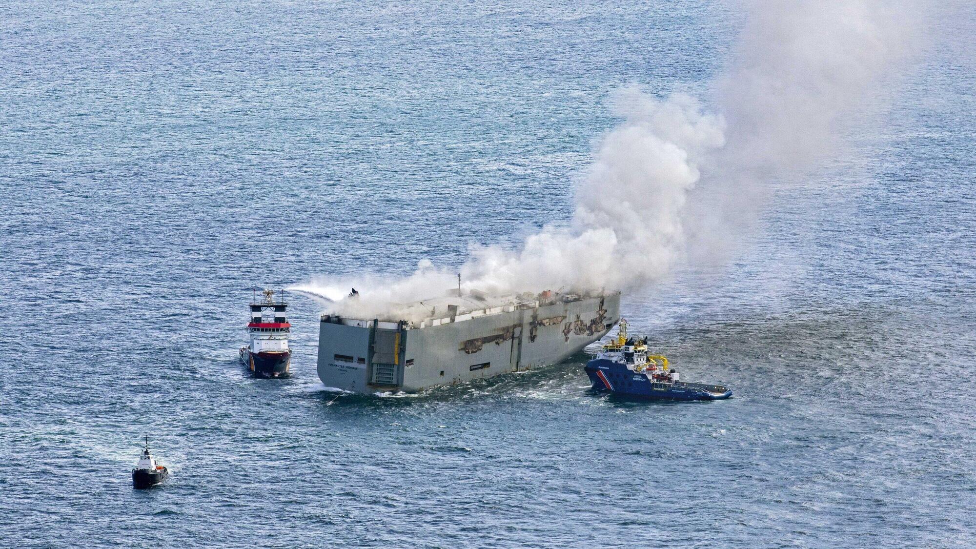 L&#039;incendio sulla nave cargo Fremantle High