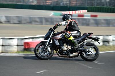 QJ Motor SRK 700 TEST: le prime impressioni in pista [VIDEO]