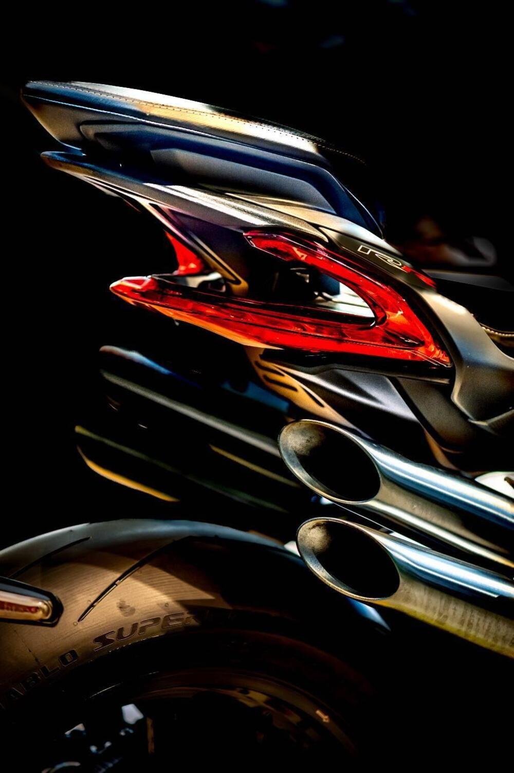 MV Agusta Brutale 1000 RR (2021 - 25) (16)