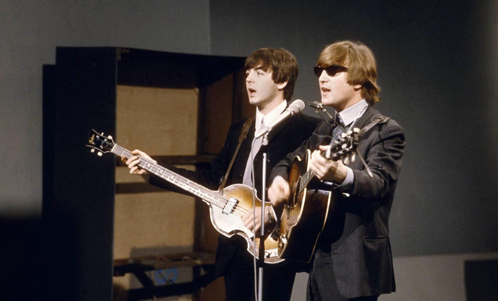 Paul McCartney e John Lennon (morto nel 1980)