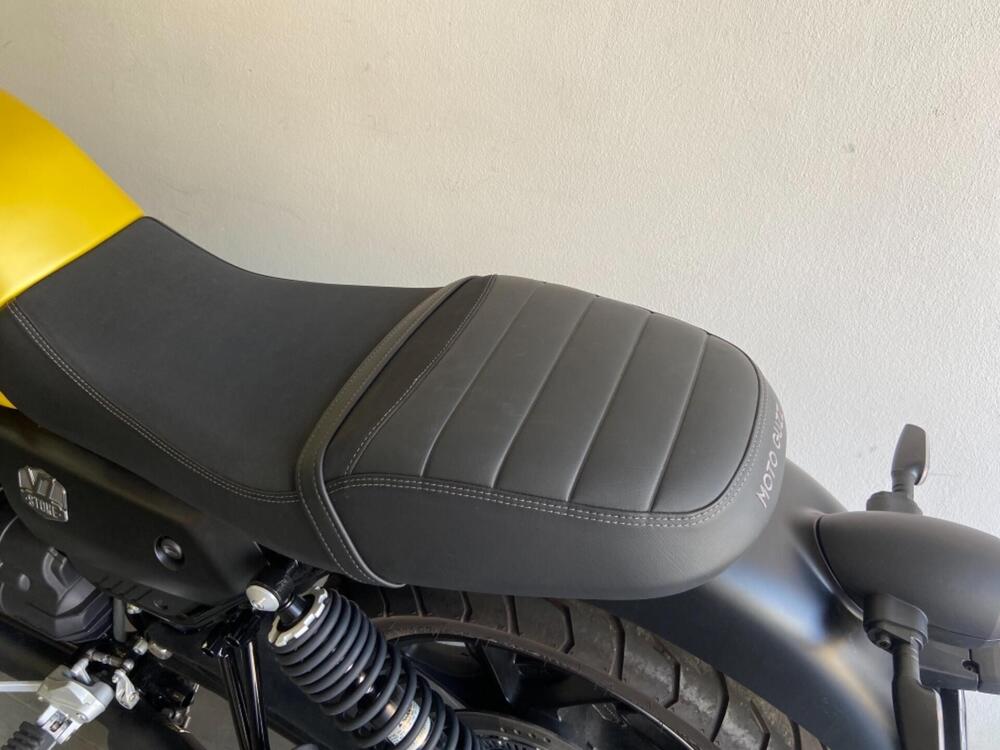 Moto Guzzi V7 Stone (2021 - 24) (4)