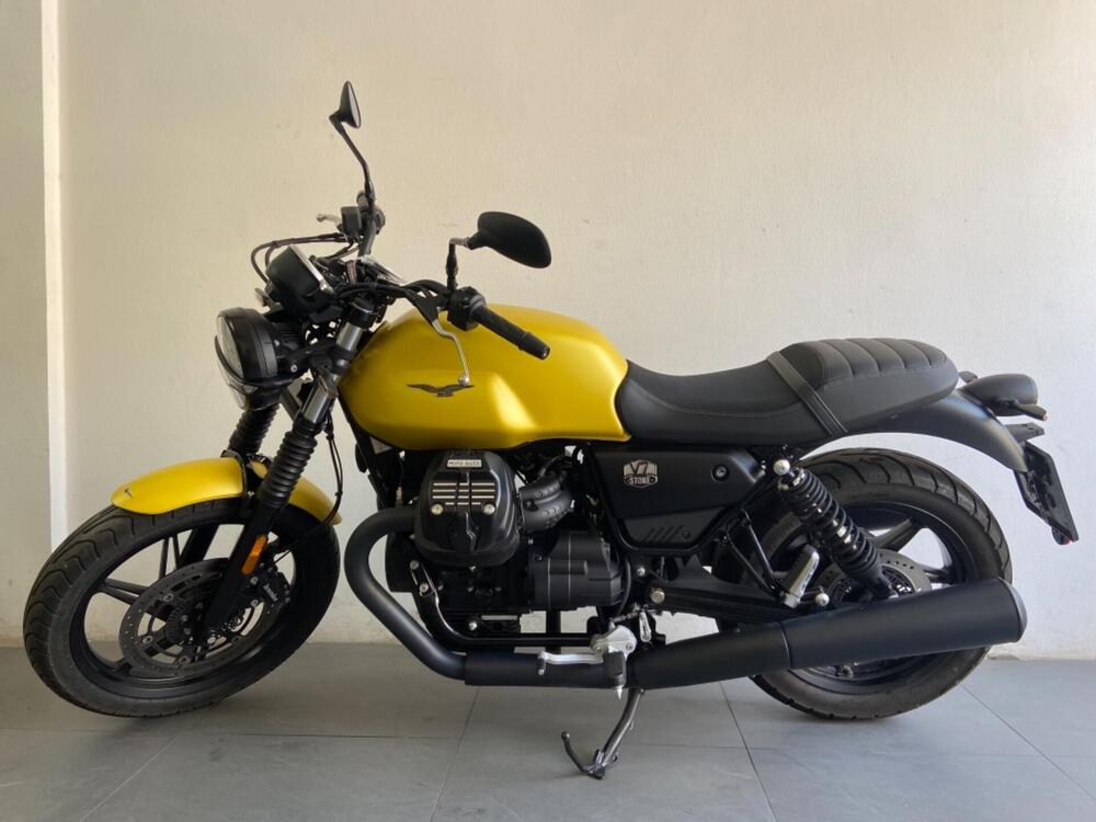 Moto Guzzi V7 Stone (2021 - 24) (2)