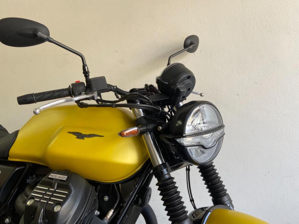 Moto Guzzi V7 Stone (2021 - 24) (10)