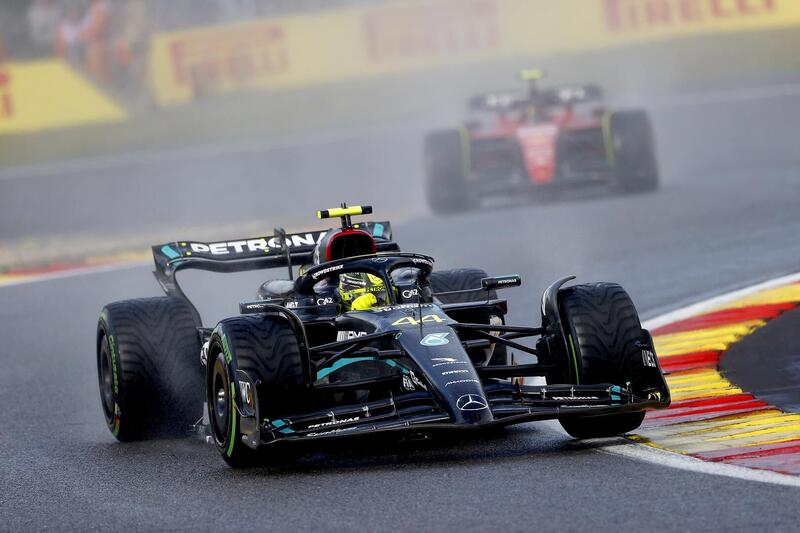 Lewis Hamilton in pista nella Sprint del GP del Belgio 2023 di F1