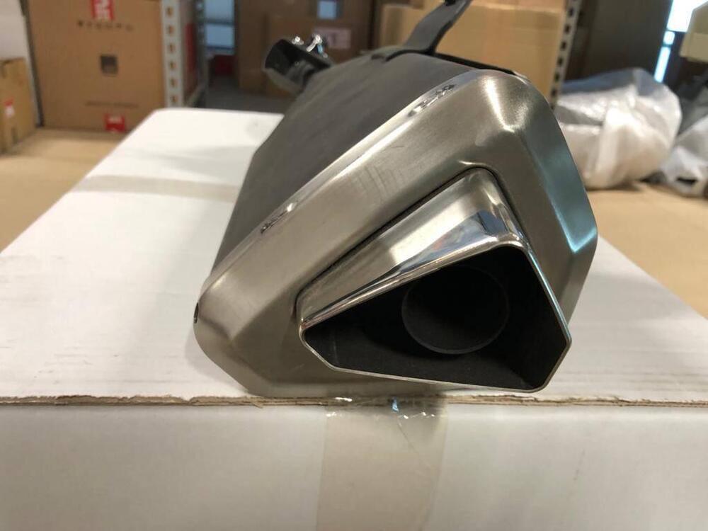 SILENZIATORE PER HONDA XADV 750. CODICE 18310MKHD0 (4)