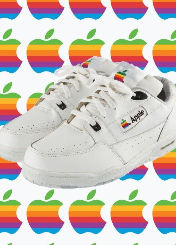 Le sneakers anni 90 by Apple fanno scuola: eccole all&#039;asta ad una cifra folle