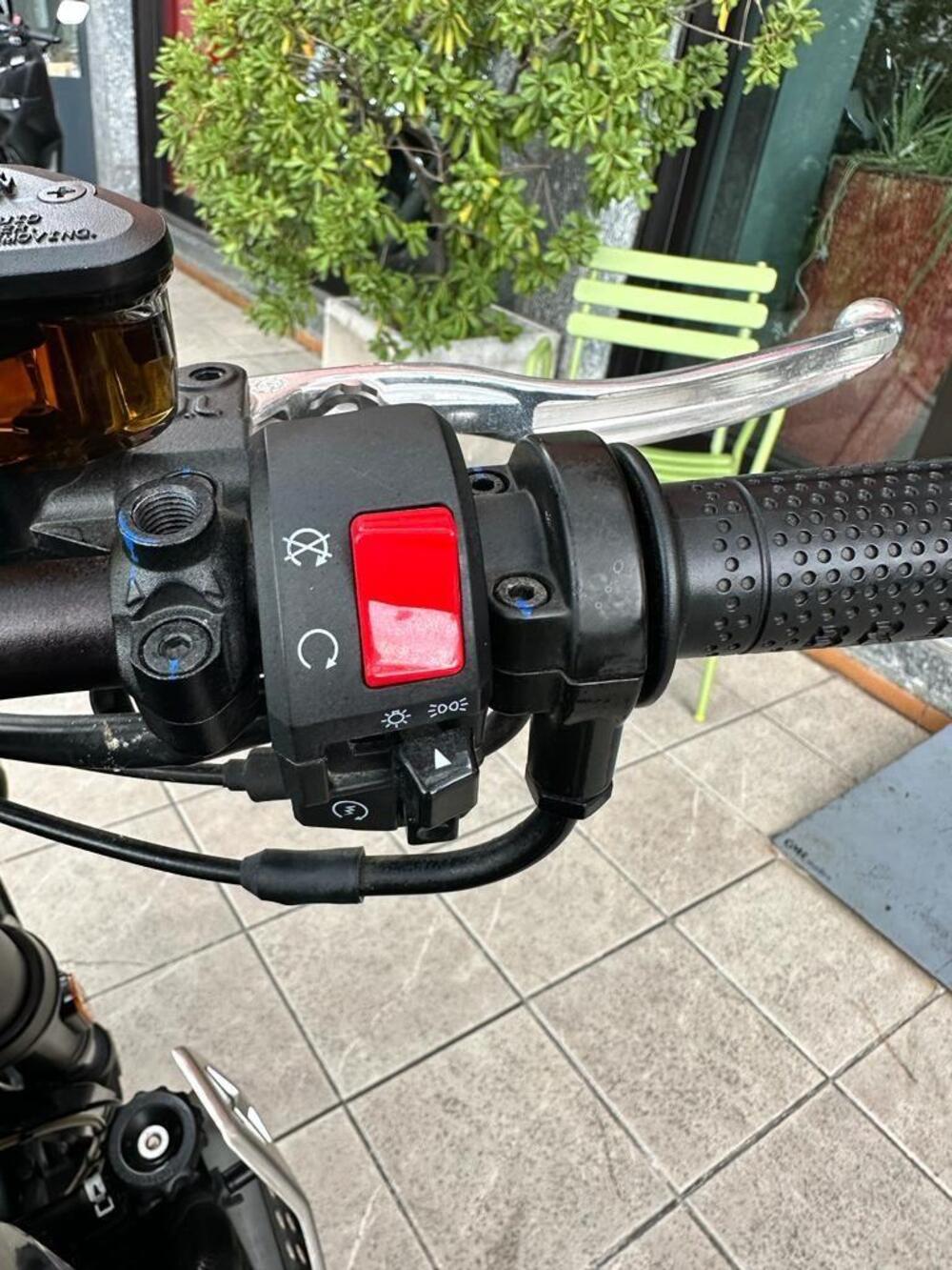 Brixton Motorcycles Crossfire 500 X (2021 - 25) (5)