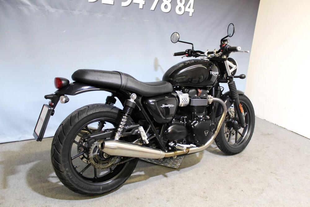 Triumph Street Twin 900 (2016) (4)